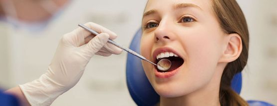 Niña en ortodoncia